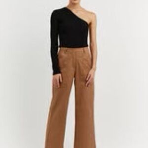 Dissh One-Shoulder Black Top